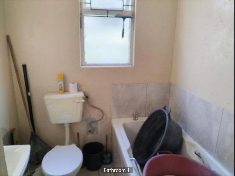 2 Bedroom Property for Sale in Umrhabulo Triangle Western Cape